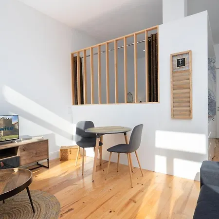 Host Wise - Luxury Design - Premium Location * Порту